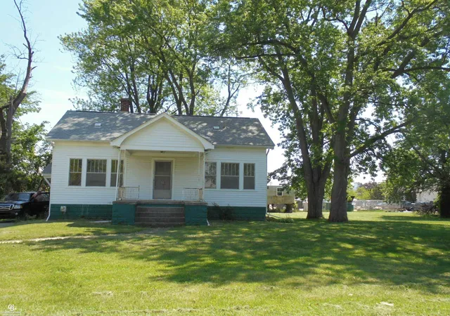 Photo 3 of Single family home for sale at 35080 Hengesbach Dr, Clinton Township, MI 48035 | MLS# 58050209219 | Listing updated on 2026-10-05