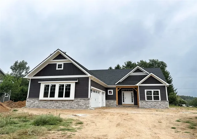 Single family home for sale at 2735 Pine Shadow Ct, Pinckney, MI 48169 | MLS# 20261039171 | Listing updated on 2026-09-10