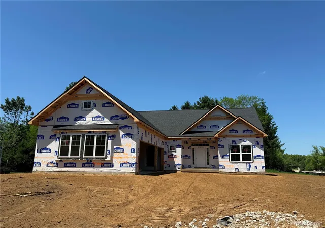 Photo 3 of Single family home for sale at 2735 Pine Shadow Ct, Pinckney, MI 48169 | MLS# 20261039171 | Listing updated on 2026-09-10