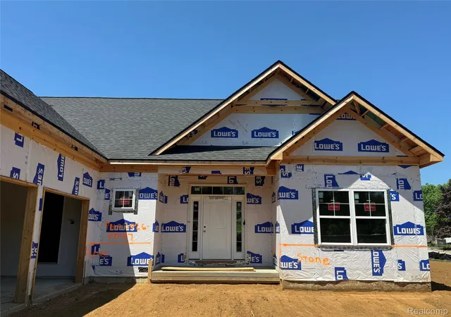 Photo 4 of Single family home for sale at 2735 Pine Shadow Ct, Pinckney, MI 48169 | MLS# 20261039171 | Listing updated on 2026-09-10