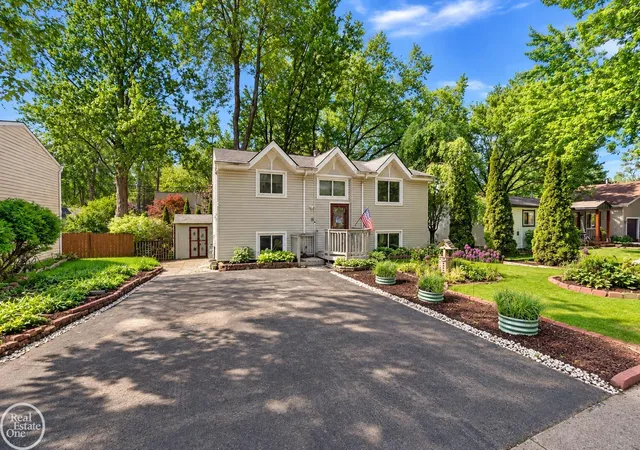 Photo 1 of Single family home for sale at 1136 Miller Rd, Lake Orion, MI 48362 | MLS# 58050209379 | Listing updated on 2026-09-11