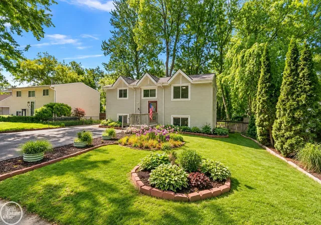 Photo 2 of Single family home for sale at 1136 Miller Rd, Lake Orion, MI 48362 | MLS# 58050209379 | Listing updated on 2026-09-11