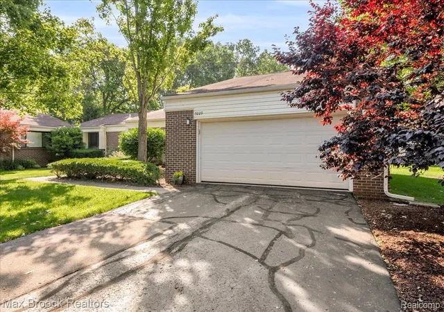 Photo 3 of Condo for sale at 5229 Simpson Lake Rd, West Bloomfield, MI 48323 | MLS# 20261039965 | Listing updated on 2026-09-13