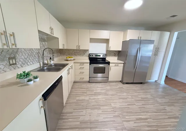 Listing Photo 5 - Condo for sale in building located at 30450 Orch Lake Rd, Farmington Hills, MI 48334 - Unit #73