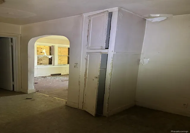 Photo 1 of Single family home for sale at 722 E Ridgeway Ave, Flint, MI 48505 | MLS# 20261040709 | Listing updated on 2026-09-13