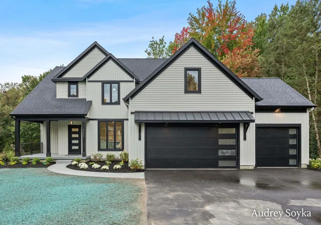 Photo 1 of Single family home for sale at 8234 Cascade Rd Se, Ada, MI 49301 | MLS# 65026027195 | Listing updated on 2026-10-19