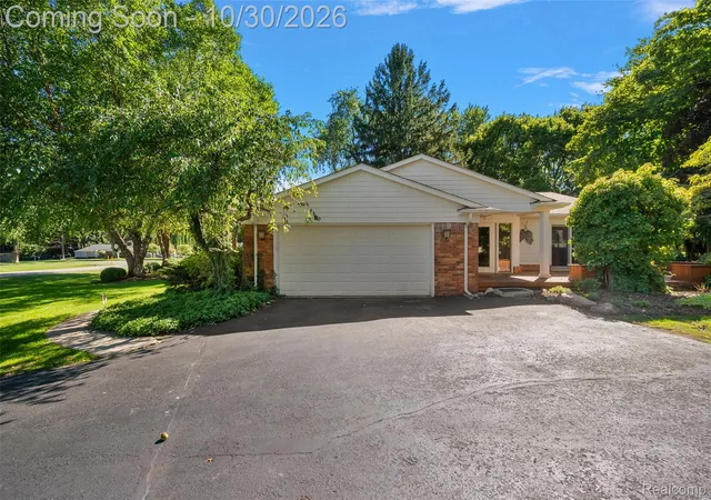 Photo 2 of Single family home for sale at 5504 Westwood Ln, Bloomfield Hills, MI 48301 | MLS# 20261041865 | Listing updated on 2026-10-30