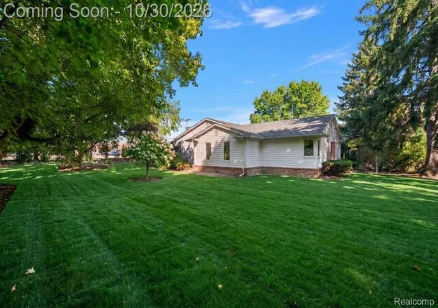 Photo 4 of Single family home for sale at 5504 Westwood Ln, Bloomfield Hills, MI 48301 | MLS# 20261041865 | Listing updated on 2026-10-30