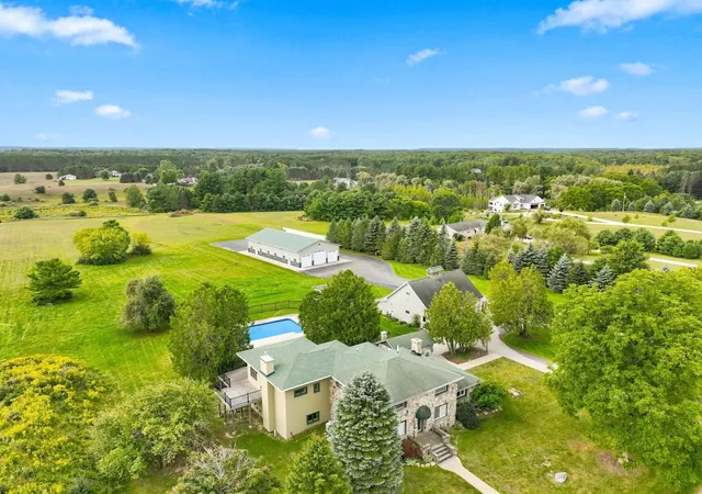 Photo 2 of Single family home for sale at 6801 Secor Rd, Traverse City, MI 49685 | MLS# 78080069362 | Listing updated on 2026-09-10