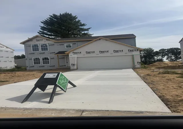 Photo 2 of Single family home for sale at 1404 Cedarwood Dr, Greenville, MI 48838 | MLS# 65026027808 | Listing updated on 2026-09-02