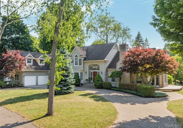Photo 3 of Single family home for sale at 905 Spring Dr, Northville, MI 48167 | MLS# 20261042641 | Listing updated on 2026-09-03