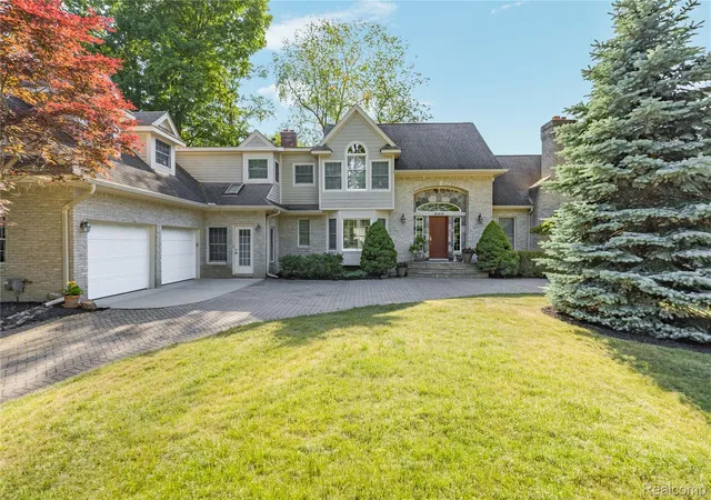 Photo 4 of Single family home for sale at 905 Spring Dr, Northville, MI 48167 | MLS# 20261042641 | Listing updated on 2026-09-03