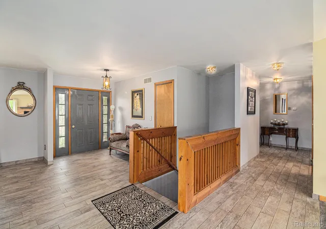 Photo 4 of Single family home for sale at 7031 Munsell Rd, Howell, MI 48843 | MLS# 20261043439 | Listing updated on 2026-09-03