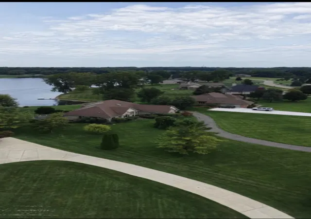 Listing Photo 4 - Condo for sale in building located at 9216 Mirage Lake Dr, Milan, MI 48160