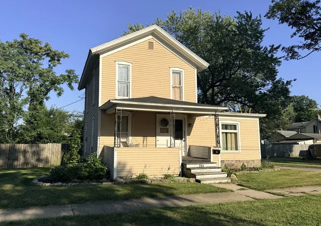 Photo 2 of Single family home for sale at 711 Maple St, Three Rivers, MI 49093 | MLS# 68026028583 | Listing updated on 2026-09-03