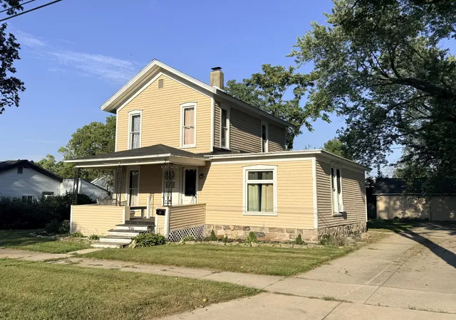 Photo 3 of Single family home for sale at 711 Maple St, Three Rivers, MI 49093 | MLS# 68026028583 | Listing updated on 2026-09-03
