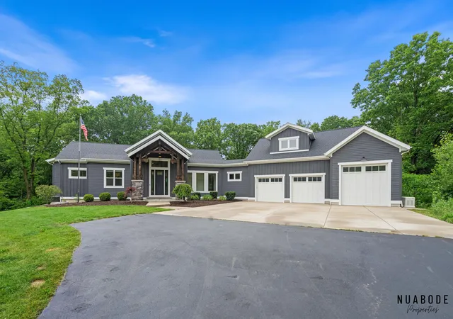 Photo 2 of Single family home for sale at 1497 10 Mile Rd Ne, Comstock Park, MI 49321 | MLS# 65026028665 | Listing updated on 2026-09-10