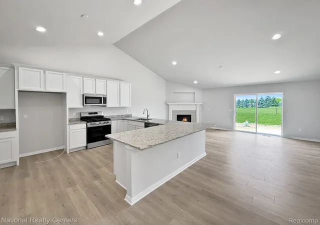 Listing Photo 5 - Condo for sale in building located at 374 Devonshire Dr, Lapeer, MI 48446 - Unit #30