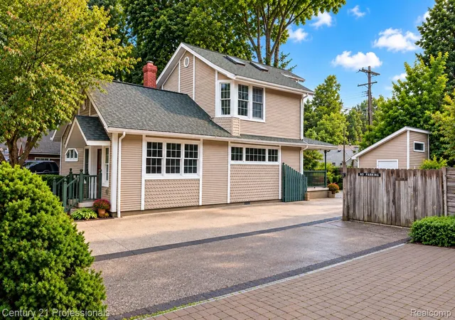 Photo 4 of Single family home for sale at 3668 Shorewood Rd, Burtchville, MI 48059 | MLS# 20261044233 | Listing updated on 2026-09-13