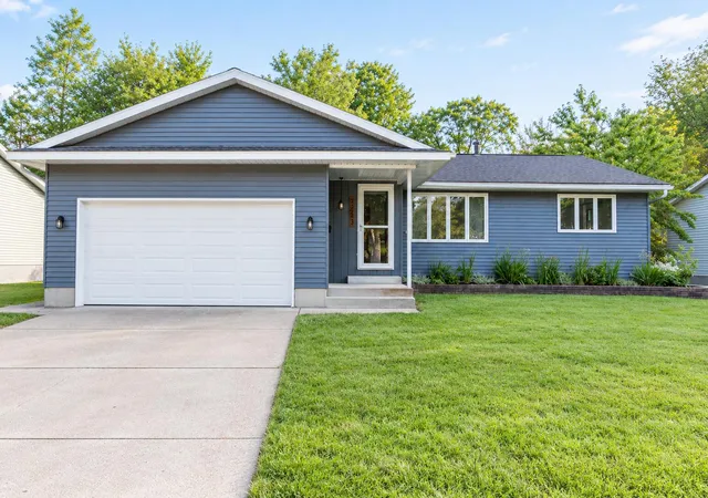 Photo 1 of Single family home for sale at 3243 Royal Oak Rd, Muskegon, MI 49441 | MLS# 65026029830 | Listing updated on 2026-09-09
