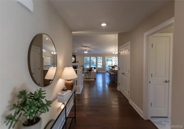 Listing Photo 5 - Condo for sale in building located at 370 Cyn Creek Ct, Howell, MI 48843 - Unit #19