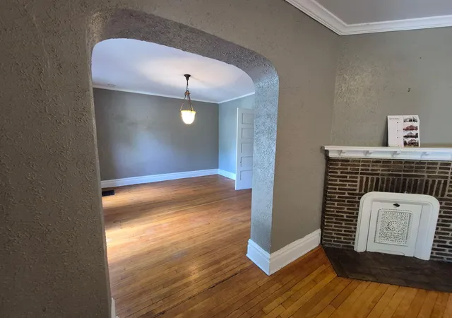 Listing Photo 2 - Condo for sale in building located at 300 Eureka Ave SE, Grand Rapids, MI 49506