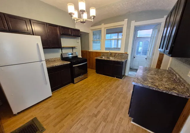 Photo 39 of Multi family home for sale at 300 Eureka Ave Se, Grand Rapids, MI 49506 | MLS# 72026030375 | Listing updated on 2026-09-10