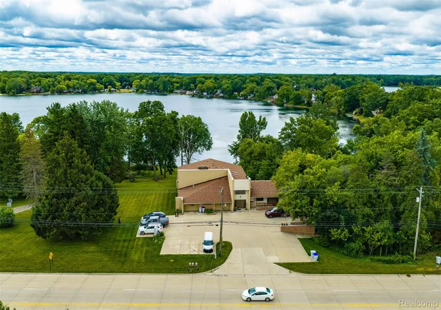 Photo 2 of Single family home for sale at 11034 Grand River Rd, Brighton, MI 48116 | MLS# 20261046399 | Listing updated on 2026-10-24