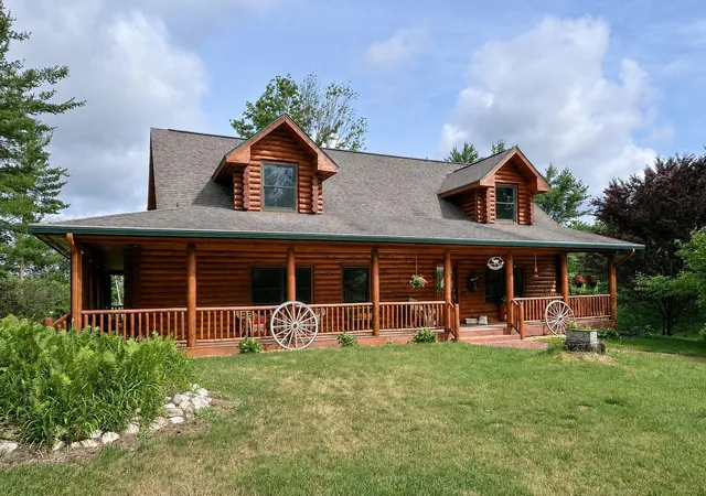 Photo 3 of Single family home for sale at 8100 Hodge Rd, Kingsley, MI 49649 | MLS# 78080069960 | Listing updated on 2026-09-06