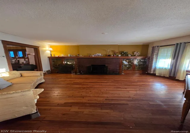 Photo 2 of Single family home for sale at 917 Burlingame St, Detroit, MI 48202 | MLS# 20261046781 | Listing updated on 2026-09-02