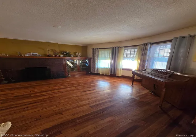 Photo 3 of Single family home for sale at 917 Burlingame St, Detroit, MI 48202 | MLS# 20261046781 | Listing updated on 2026-09-02