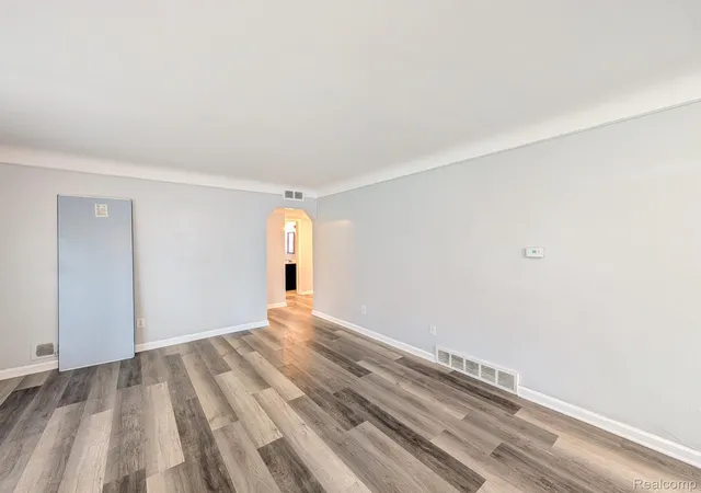 Photo 4 of Single family home for sale at 3613 Cherokee Ave, Flint, MI 48507 | MLS# 20261046903 | Listing updated on 2026-09-02