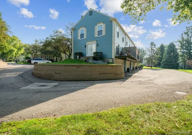 Photo 3 of Condo for sale at 1319 Wagon Wheel Ln, Rochester Hills, MI 48306 | MLS# 20261046910 | Listing updated on 2026-09-15