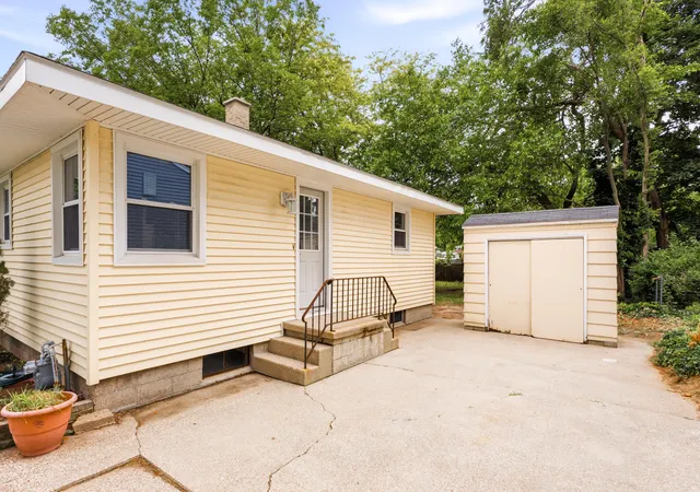 Photo 2 of Single family home for sale at 619 Fall St, Spring Lake, MI 49456 | MLS# 71026031095 | Listing updated on 2026-09-18