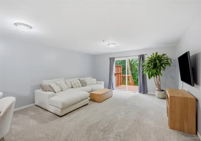 Listing Photo 4 - Condo for sale in building located at 3293 Baldwin Woods Dr, Lake Orion, MI 48359