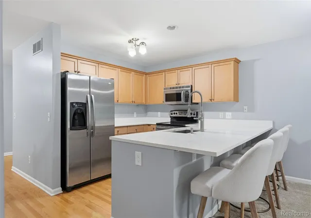 Listing Photo 5 - Condo for sale in building located at 3293 Baldwin Woods Dr, Lake Orion, MI 48359
