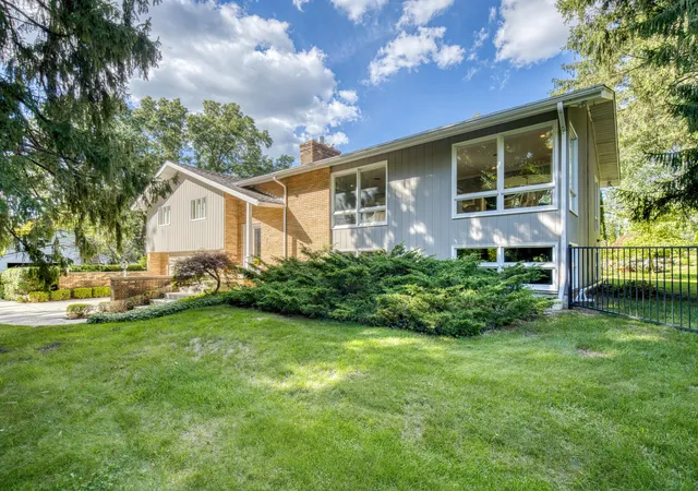 Photo 1 of Single family home for sale at 3600 Hendee Rd, Jackson, MI 49201 | MLS# 55026031250 | Listing updated on 2026-09-09