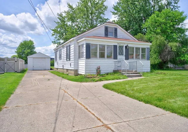 Photo 3 of Single family home for sale at 37191 Dundee St, Sterling Heights, MI 48310 | MLS# 58050212550 | Listing updated on 2026-10-07