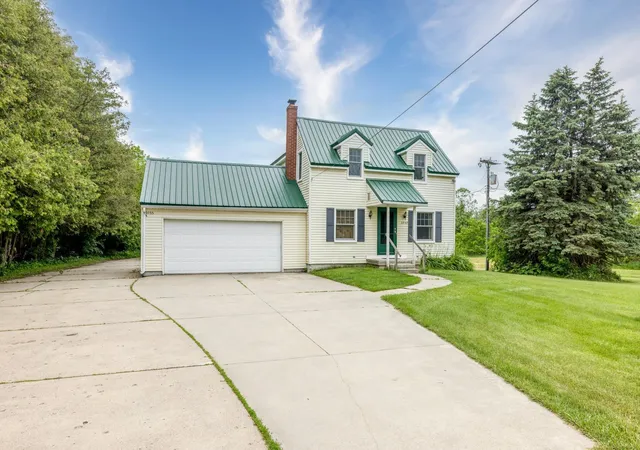 Photo 3 of Single family home for sale at 5957 Lakeshore Rd, Lexington, MI 48450 | MLS# 58050212608 | Listing updated on 2026-09-07