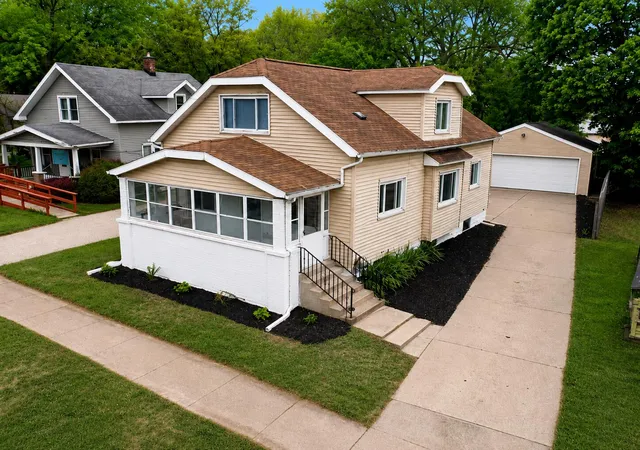 Photo 1 of Single family home for sale at 819 Harding St Nw, Grand Rapids, MI 49544 | MLS# 65026031706 | Listing updated on 2026-09-17