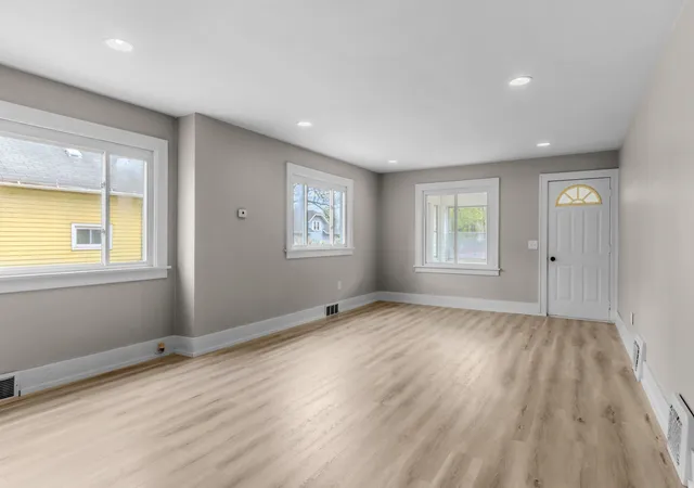 Photo 3 of Single family home for sale at 819 Harding St Nw, Grand Rapids, MI 49544 | MLS# 65026031706 | Listing updated on 2026-09-17