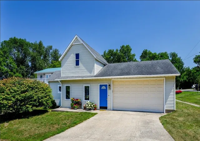 Photo 1 of Single family home for sale at 323 Benzie Ct, Beulah, MI 49617 | MLS# 78080070250 | Listing updated on 2026-09-07