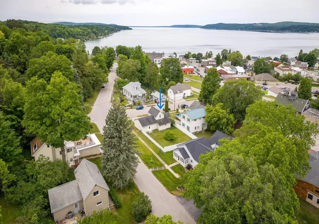 Photo 3 of Single family home for sale at 323 Benzie Ct, Beulah, MI 49617 | MLS# 78080070250 | Listing updated on 2026-09-07