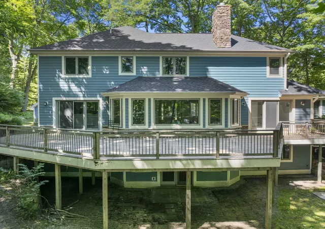 Photo 3 of Single family home for sale at 10268 E Twin Oaks Dr, Traverse City, MI 49684 | MLS# 78080070337 | Listing updated on 2026-10-12