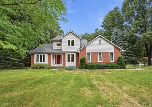 Photo 1 of Sale Pending at 10928 Sunny Ridge Ct, Pinckney, MI 48169 | MLS# 20261048999 | Listing updated on 2026-09-10