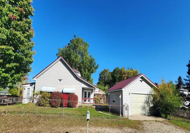 Photo 1 of Single family home for sale at 295 Birch St, Harrison, MI 48625 | MLS# 79080070407 | Listing updated on 2026-10-08