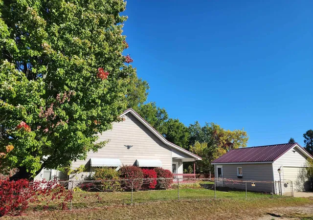 Photo 2 of Single family home for sale at 295 Birch St, Harrison, MI 48625 | MLS# 79080070407 | Listing updated on 2026-10-08