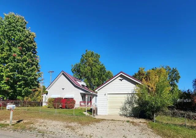 Photo 3 of Single family home for sale at 295 Birch St, Harrison, MI 48625 | MLS# 79080070407 | Listing updated on 2026-10-08