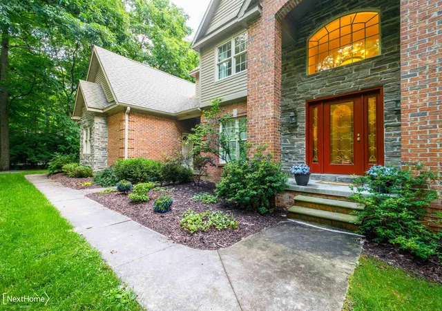 Photo 3 of Single family home for sale at 9185 North Is Dr, Flushing, MI 48433 | MLS# 5050213232 | Listing updated on 2026-09-10