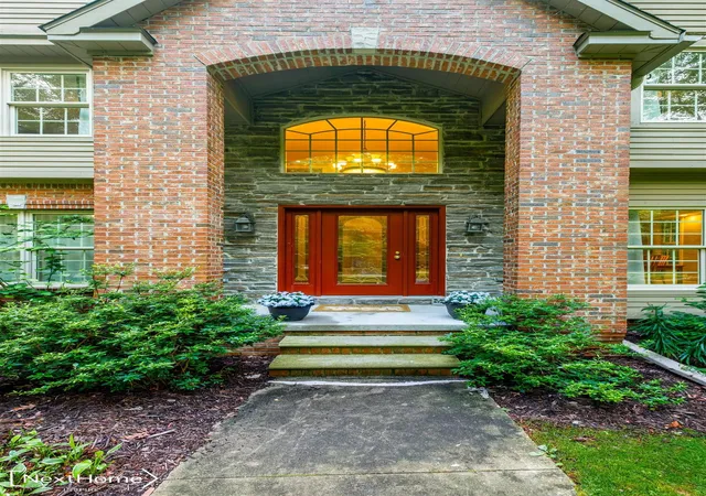 Photo 4 of Single family home for sale at 9185 North Is Dr, Flushing, MI 48433 | MLS# 5050213232 | Listing updated on 2026-09-10